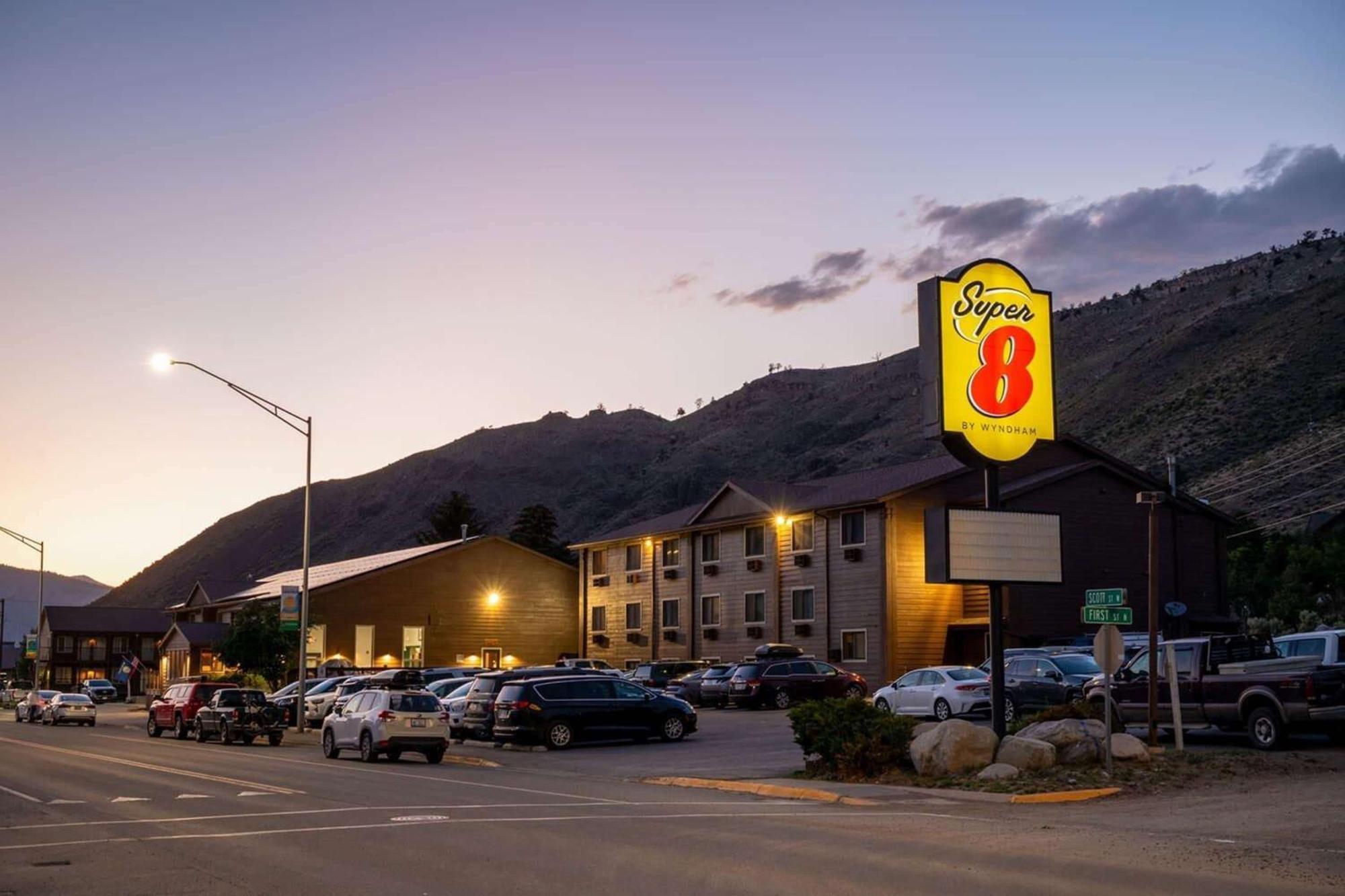 Super 8 By Wyndham Gardiner/Yellowstone Park Area Kültér fotó