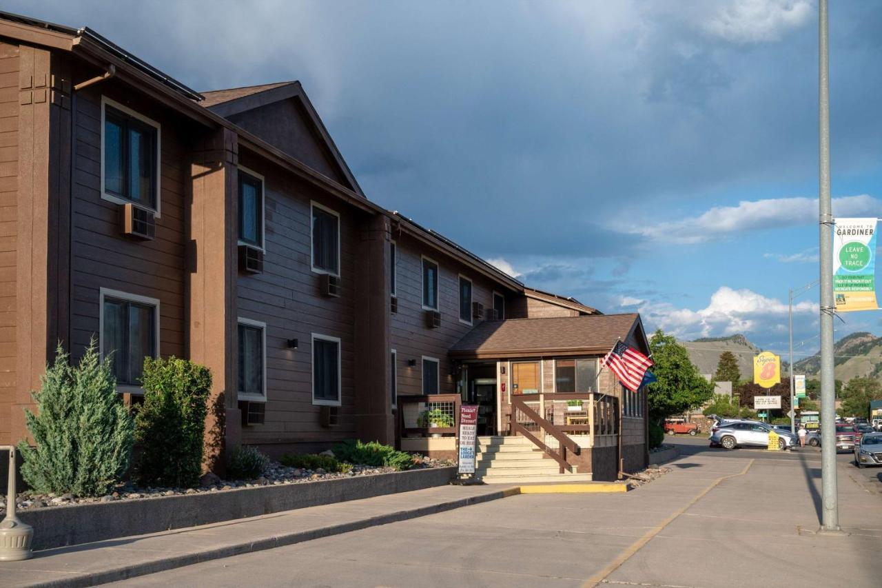 Super 8 By Wyndham Gardiner/Yellowstone Park Area Kültér fotó